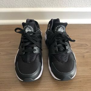 Nike 'Air Huarache' Sneaker (Women)